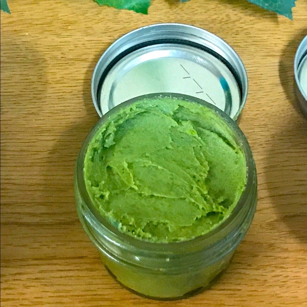 Organic oatmeal and peppermint with honey Shea body butter
